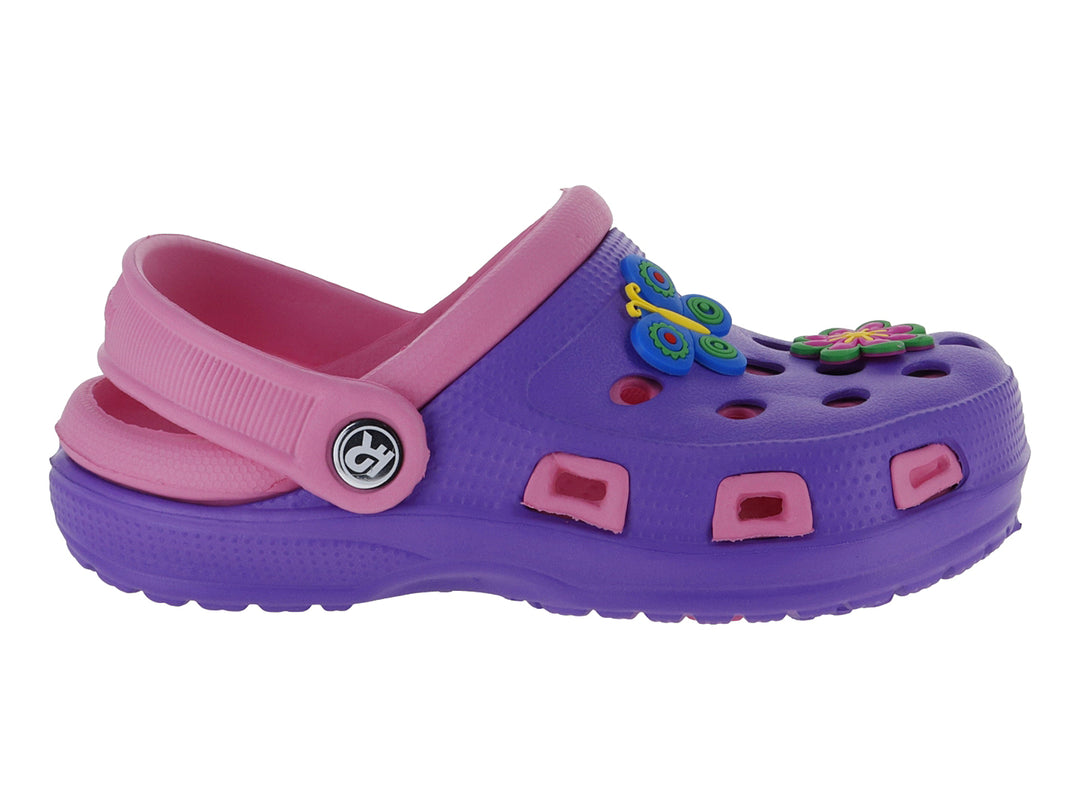 Zapatos tipo clog para niña en color morado y rosa con adornos de mariposa y flor.