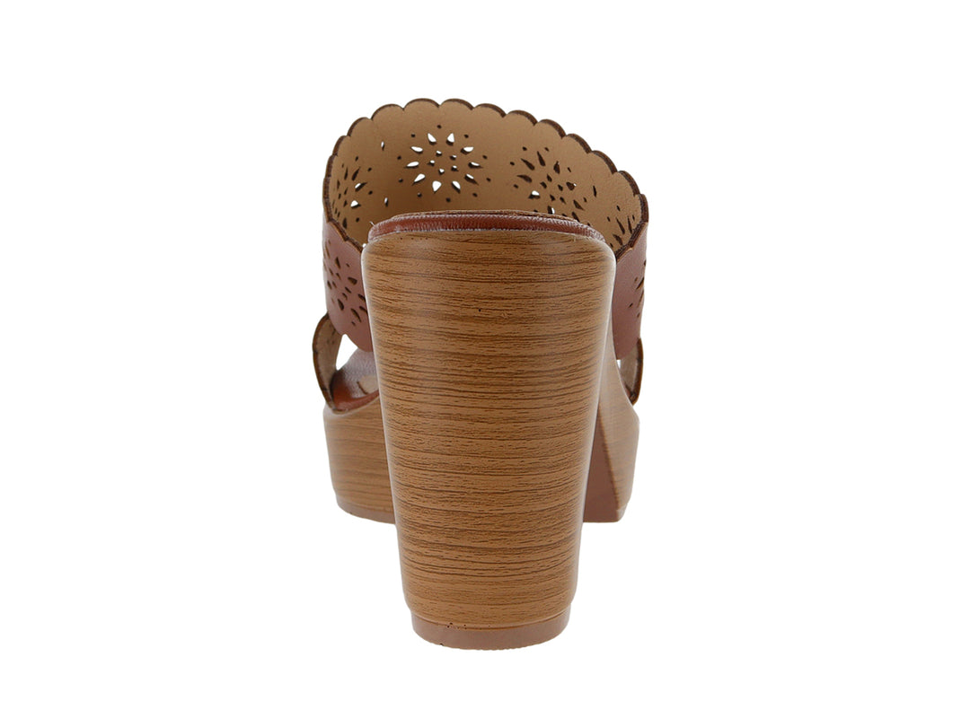 Sandalias color miel para mujer con plataforma de efecto madera y tiras con diseño calado