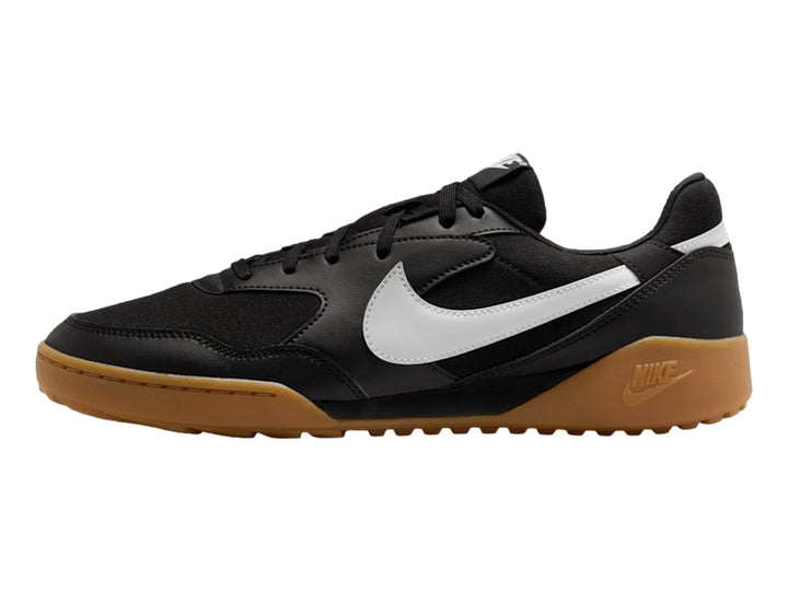Tenis Nike Terra Manta en color negro con suela marrón y logotipo blanco lateral.