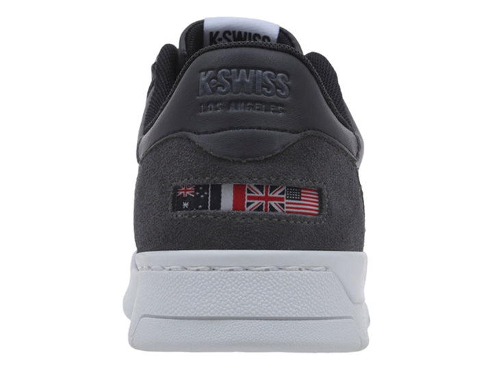 Tenis K-Swiss color negro con suela blanca y detalle en gris en el talón, vista lateral.