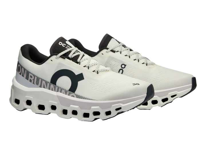 Tenis deportivos On CloudMonster 2 en color blanco y frost con suela gruesa y diseño moderno.