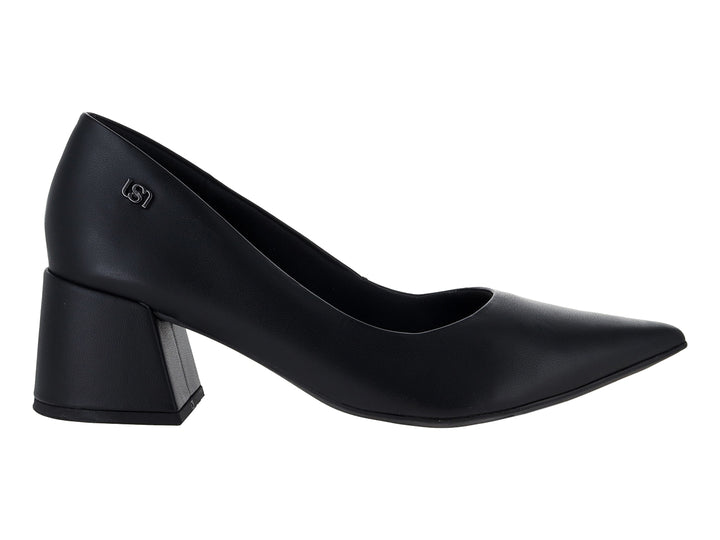 Zapato negro de tacón cuadrado y punta afilada de la marca USAFLEX.