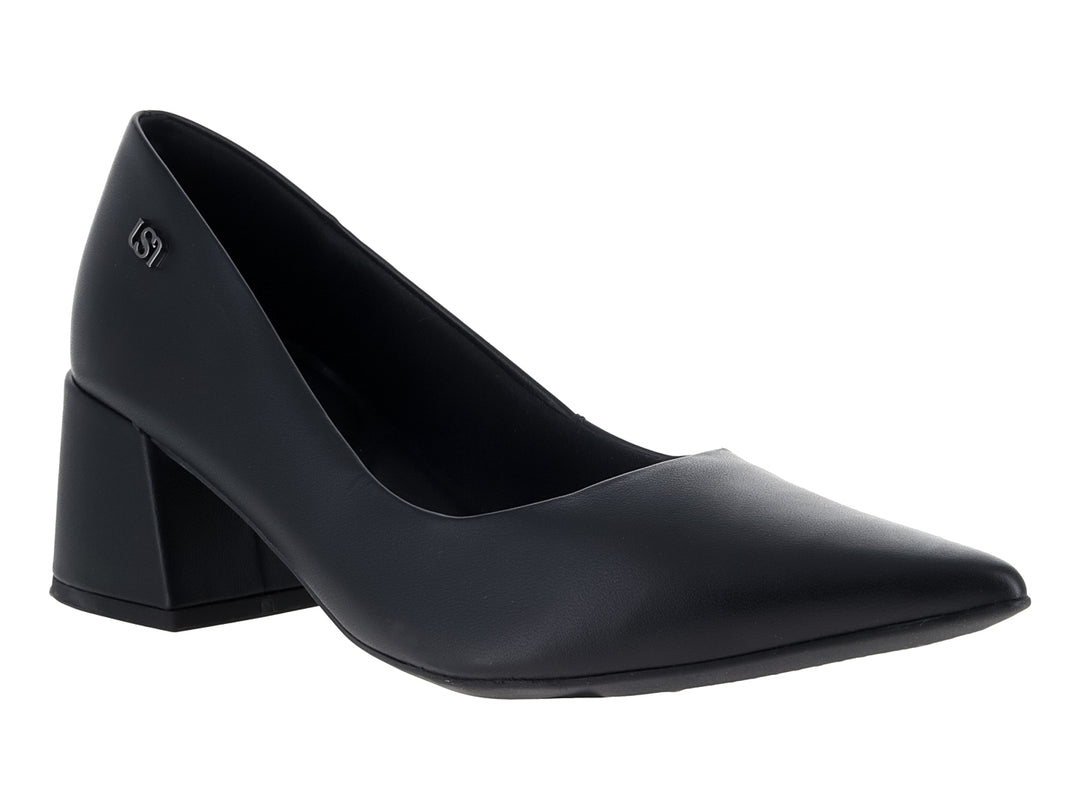 Zapato negro de tacón cuadrado y punta afilada de la marca USAFLEX.