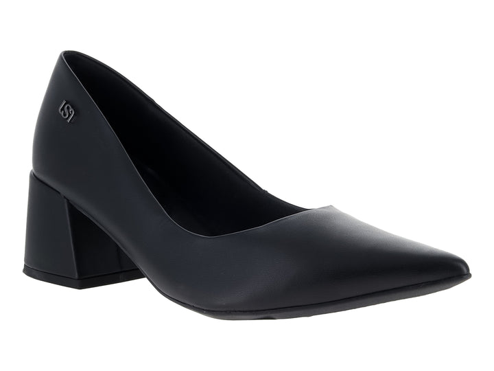 Zapato negro de tacón cuadrado y punta afilada de la marca USAFLEX.