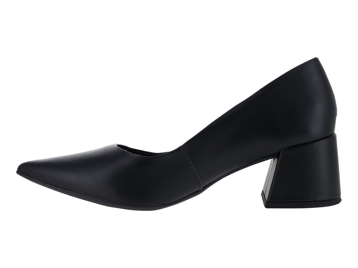 Zapato negro de tacón cuadrado y punta afilada de la marca USAFLEX.
