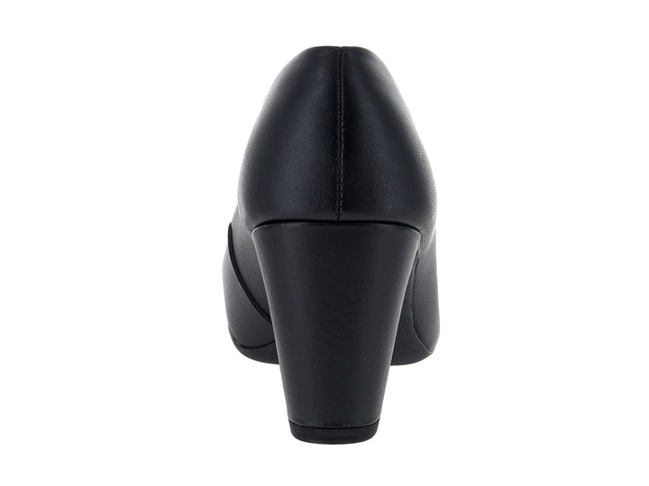 Zapato de tacón cuadrado color negro para mujer.