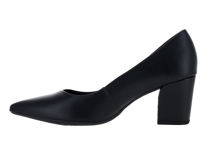 Zapato de tacón cuadrado color negro para mujer.