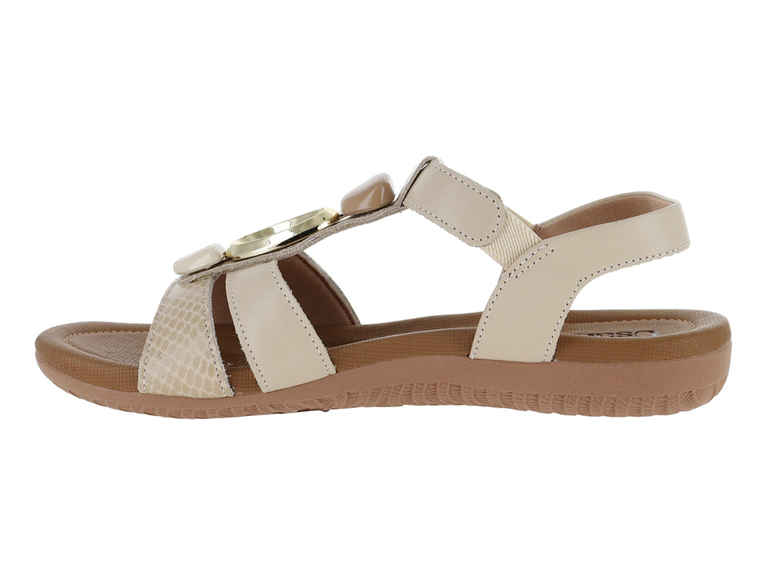 Sandalias de confort Usaflex color vainilla con suela café y tiras ajustables para mujer.