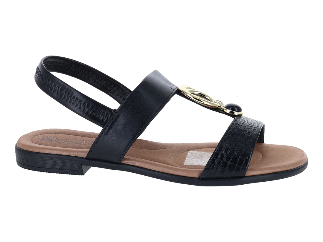 Sandalias negras para mujer con hebilla dorada y detalle de textura de cocodrilo en la parte frontal.