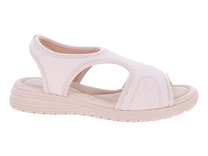 Sandalia color almendra para mujer con suela gruesa y correas de tejido texturizado.