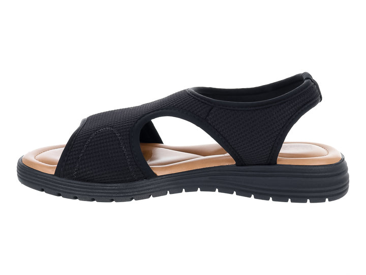 Sandalia confort Ramarim color negro con suela gruesa y plantilla beige para mujer.