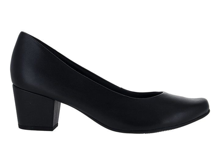 Zapato negro de tacón bajo y cuadrado para mujer, diseño clásico y confortable.