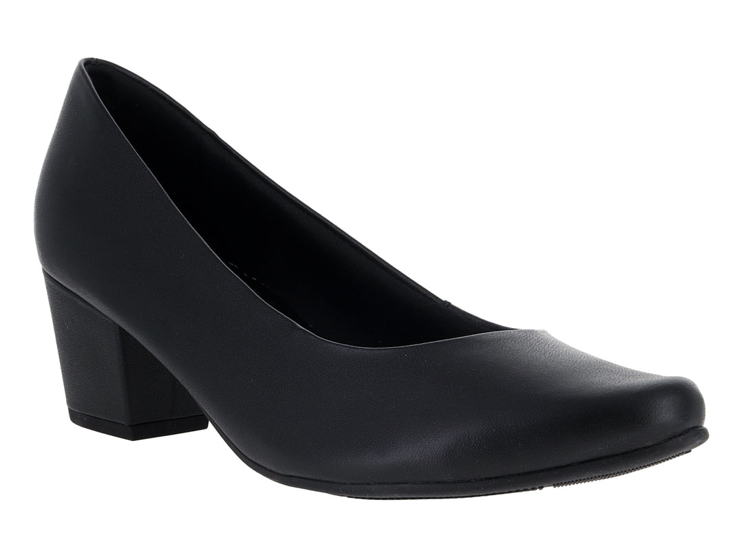 Zapato negro de tacón bajo y cuadrado para mujer, diseño clásico y confortable.
