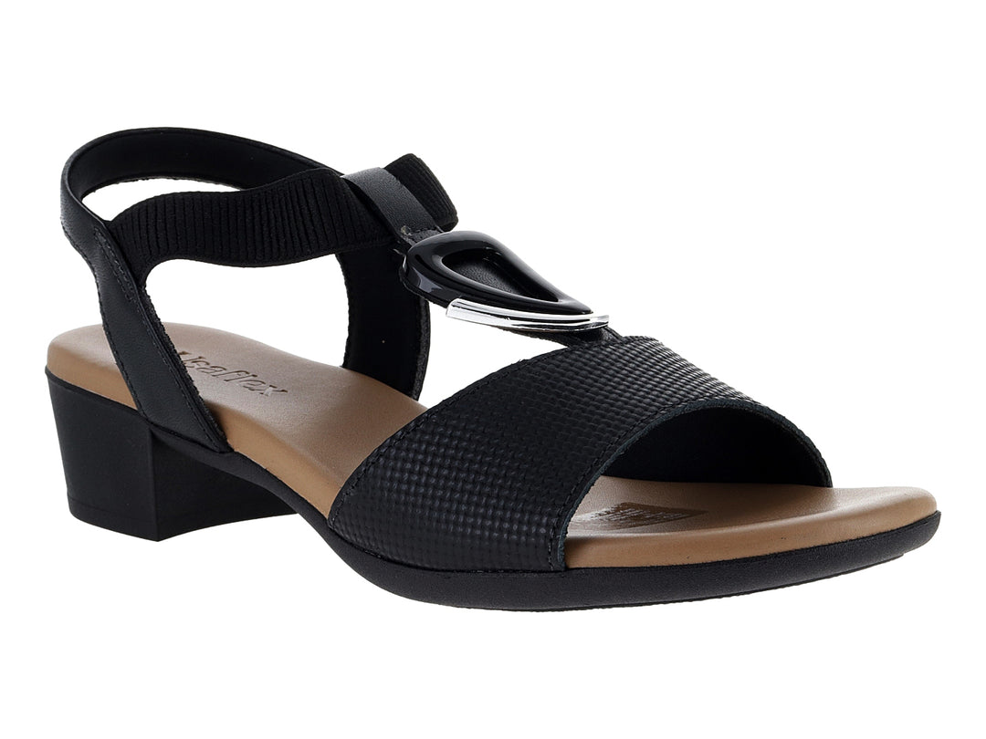 Sandalia USAFLEX color negro para mujer con tacón bajo y correa ajustable.