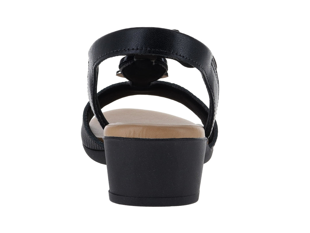 Sandalia USAFLEX color negro para mujer con tacón bajo y correa ajustable.