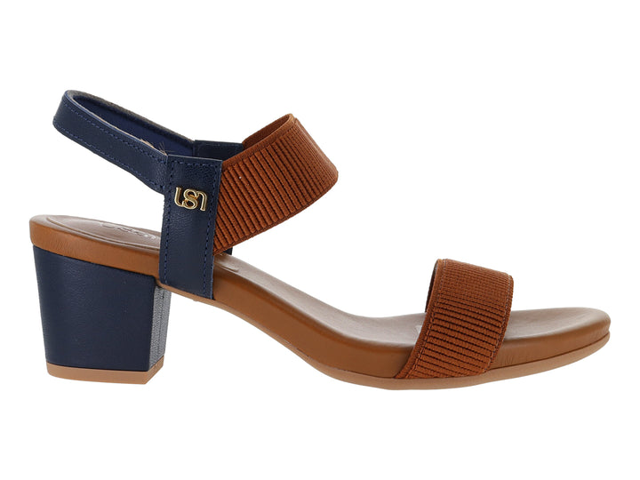 Sandalia USAFLEX para mujer en colores azul y canela con tacón bajo y tiras acanaladas.