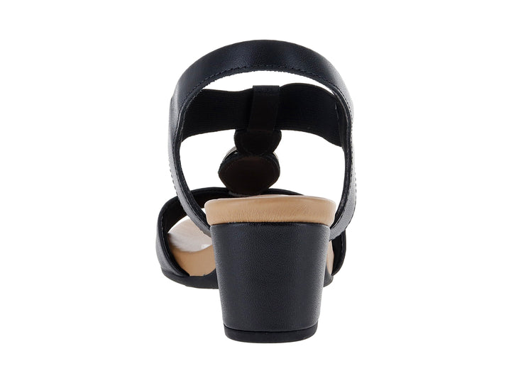 Sandalia negra de tacón bajo con correa y plantilla beige para mujer.