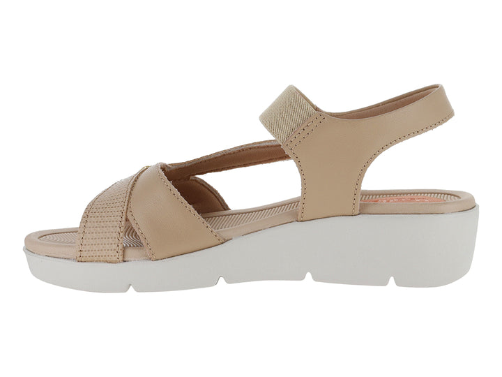 Sandalias de plataforma color blush con suela blanca y correas elásticas para mujer.
