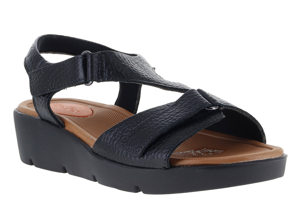 Sandalias negras de plataforma con correa ajustable y plantilla color café.