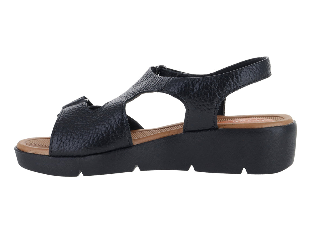 Sandalias negras de plataforma con correa ajustable y plantilla color café.