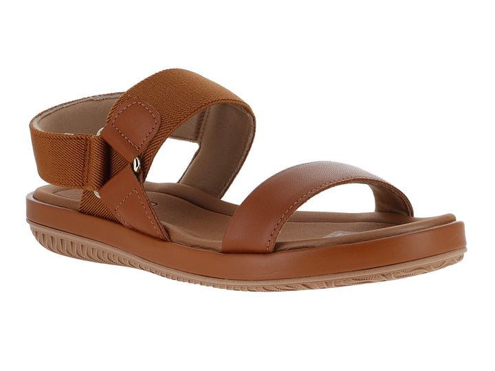 Sandalia USAFLEX color dulce de leche para mujer con correa ajustable y suela confortable.