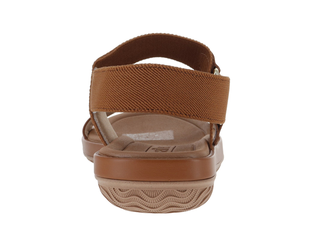 Sandalia USAFLEX color dulce de leche para mujer con correa ajustable y suela confortable.