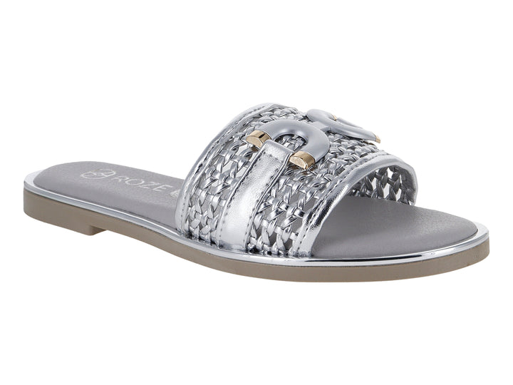 Sandalias planas color plata para mujer con correa trenzada y detalles dorados.
