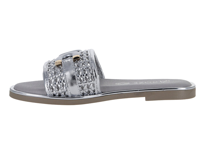 Sandalias planas color plata para mujer con correa trenzada y detalles dorados.