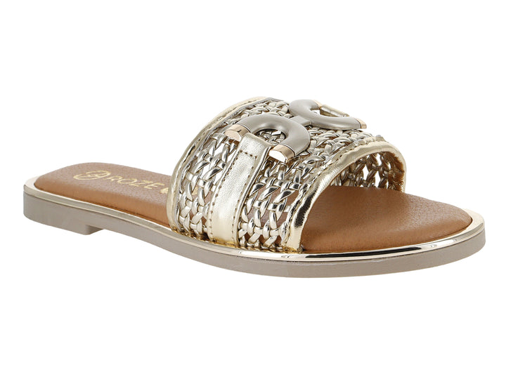 Sandalia para mujer color oro con correa trenzada y detalle de hebilla circular metálica.