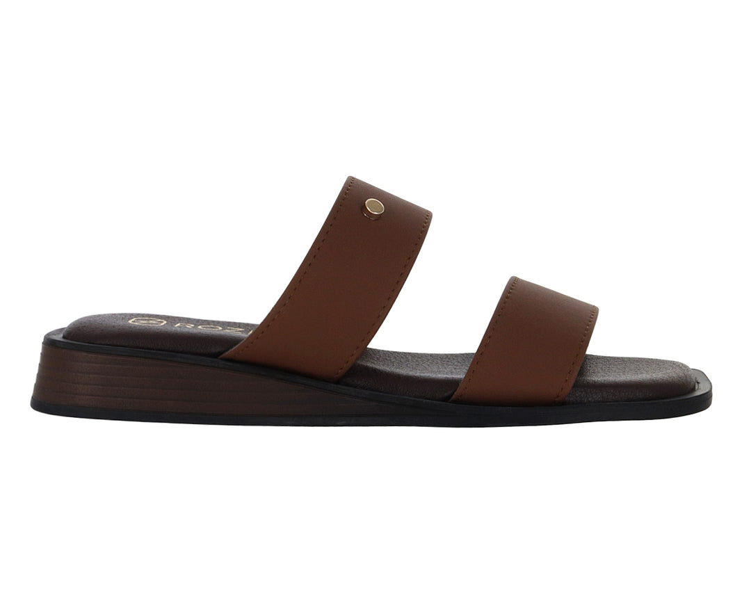 Sandalias ROZE color taupe para mujer con tiras anchas y plataforma baja.