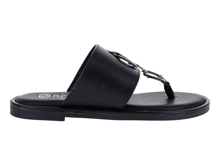 Sandalias negras ROZE para mujer con tira ancha y suela plana texturizada.