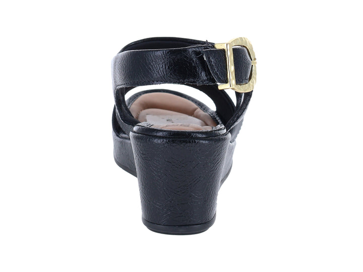 Sandalia negra de plataforma con hebilla dorada y suela cuña para Mujer.