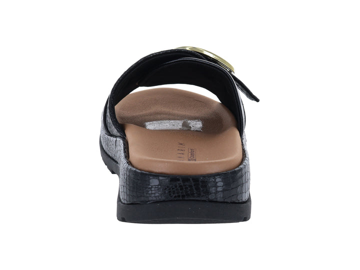 Sandalias negras de confort Ramarim con hebilla dorada y suela texturizada para mujer.