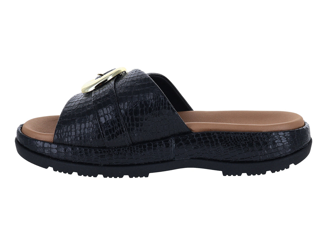 Sandalias negras de confort Ramarim con hebilla dorada y suela texturizada para mujer.