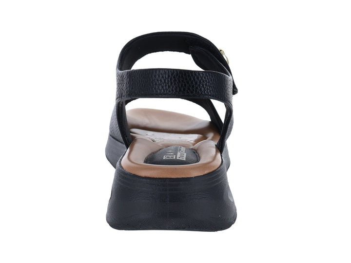 Sandalias negras de confort Ramarim con suela gruesa y plantilla color café para mujer.