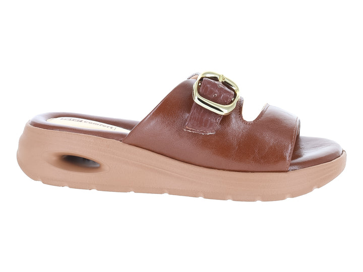 Sandalias confort Ramarim color chocolate para mujer con hebilla dorada.