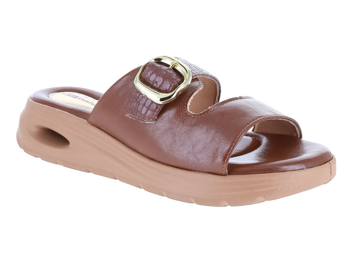 Sandalias confort Ramarim color chocolate para mujer con hebilla dorada.