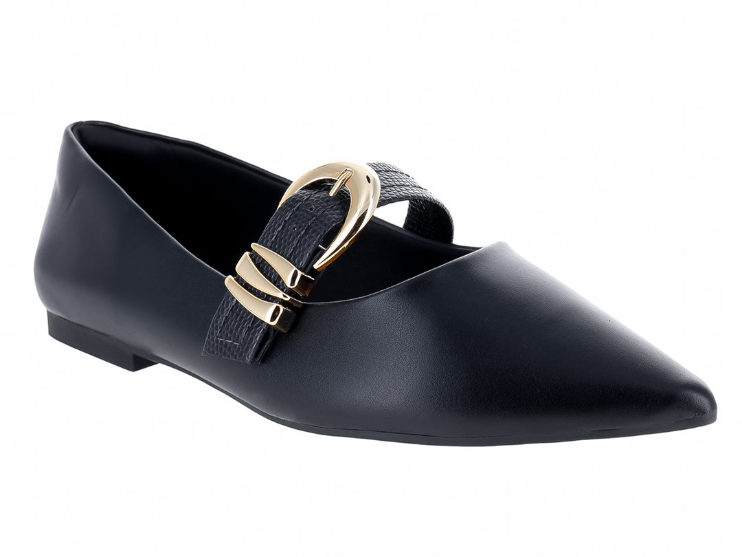 Zapato plano tipo ballerina color negro con hebilla dorada decorativa en la parte superior.