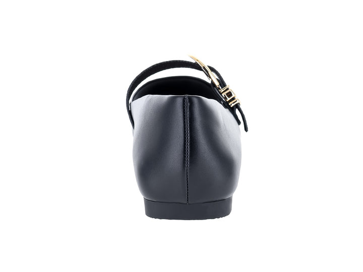 Zapato plano tipo ballerina color negro con hebilla dorada decorativa en la parte superior.