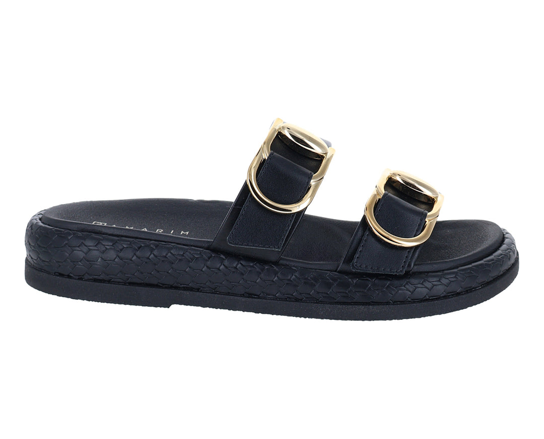 Sandalias negras de plataforma con hebillas doradas y detalle trenzado en la suela.