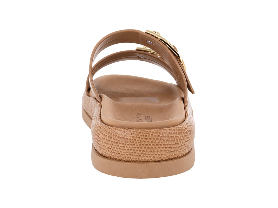 Sandalias Ramarim color marrón claro con plataforma y hebillas doradas.