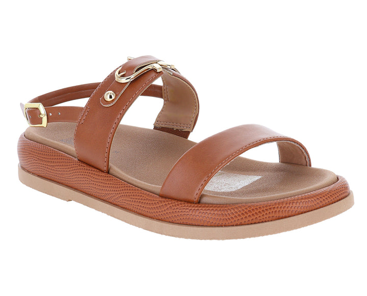 Sandalias color caramelo con plataforma y hebillas doradas para mujer.
