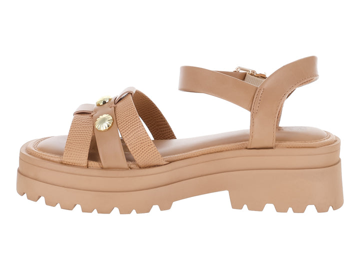 Sandalias de plataforma color marrón claro con suela track y detalles dorados.