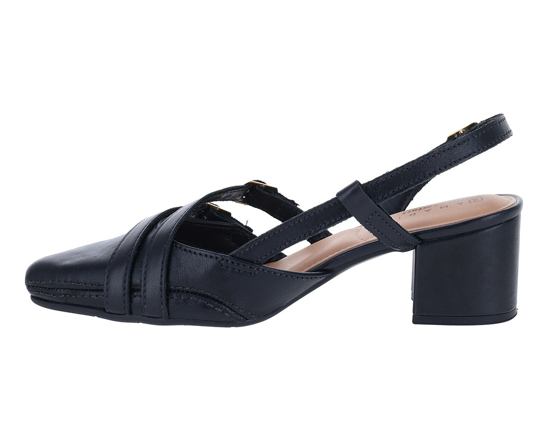Zapato negro para mujer de tacón cuadrado con correas y hebillas doradas.