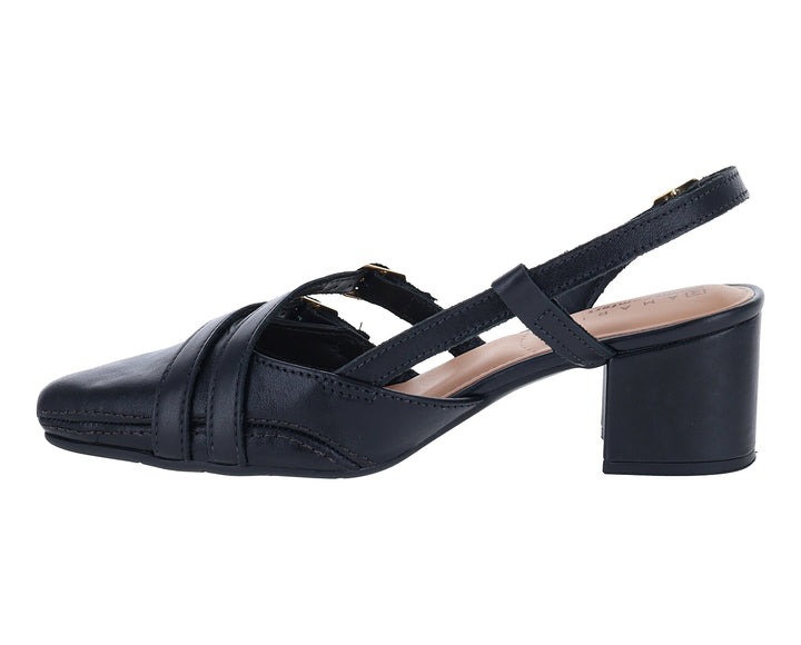 Zapato negro para mujer de tacón cuadrado con correas y hebillas doradas.