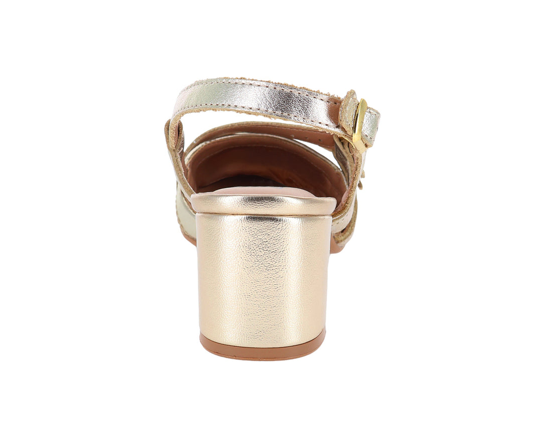 Zapato cerrado color oro para mujer con tacón cuadrado y hebillas decorativas