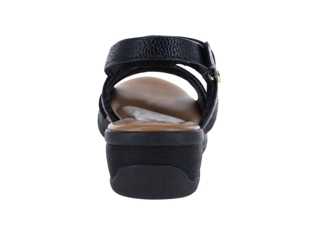 Sandalia negra de confort Ramarim con suela de cuña y plantilla beige para mujer.