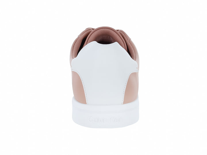 Tenis Calvin Klein de cuero color rosa con suela blanca y corte bajo.