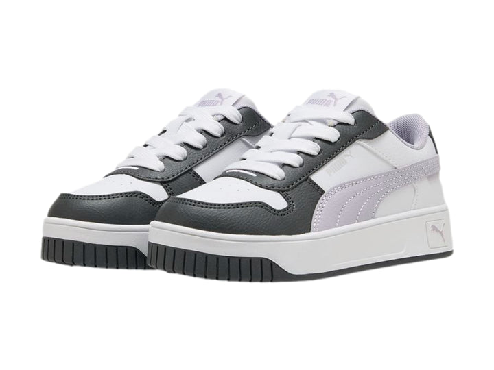 Tenis PUMA Carina Street blancos con detalles en lila y gris y suela de plataforma.