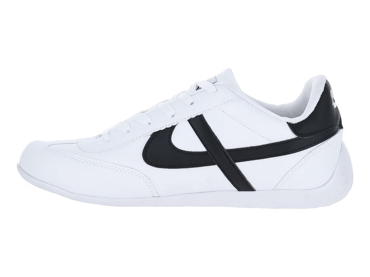 Tenis Panam blancos con franjas negras laterales y suela blanca.